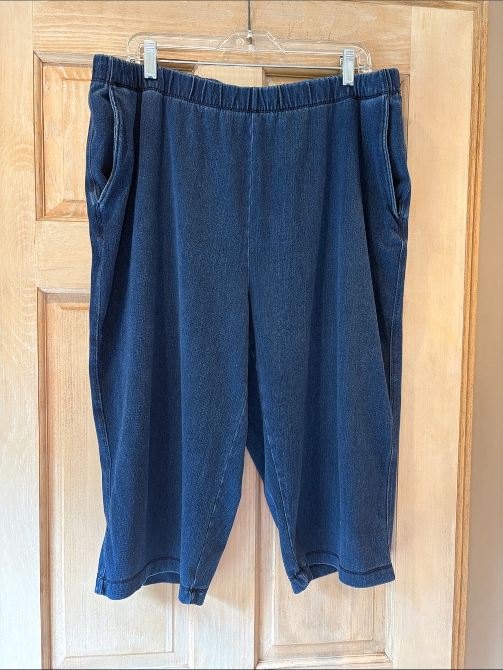 Lands' End Denim Sport Knit Capris XL